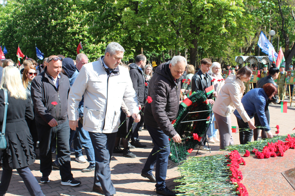 08052025_возложение2.JPG