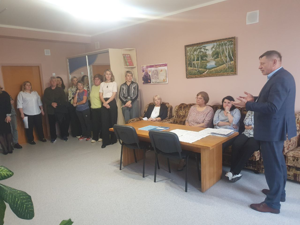 Глуск гимназия трудовой коллектив фото 2.jpg